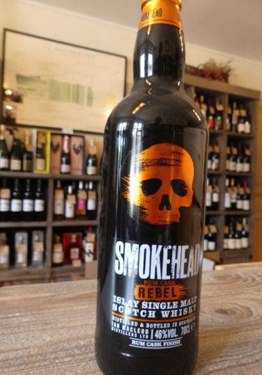 Whisky Smokehead tourbé Ecosse ,Ian Macleod ;finition Rhum,Islay single malt